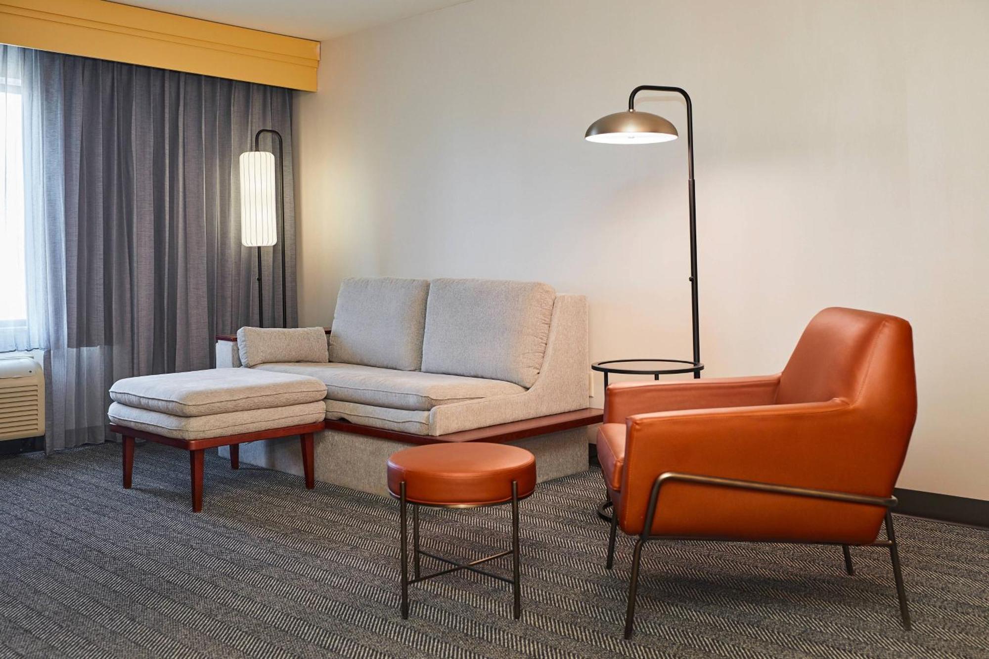 Courtyard Medford Airport Hotel Ngoại thất bức ảnh